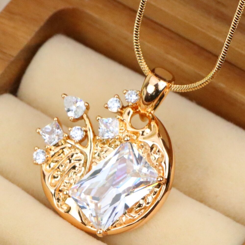 "Elegant Round Rose Gold Pendant with Sparkling Crystal Accents, XPPT1284